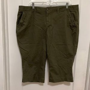 Old Navy Army Green Cropped Utility Pants, Size 16